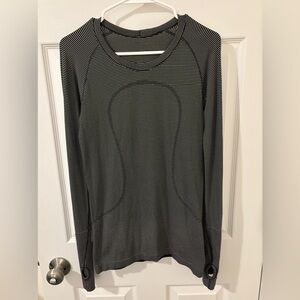 Black and white lululemon swiftly